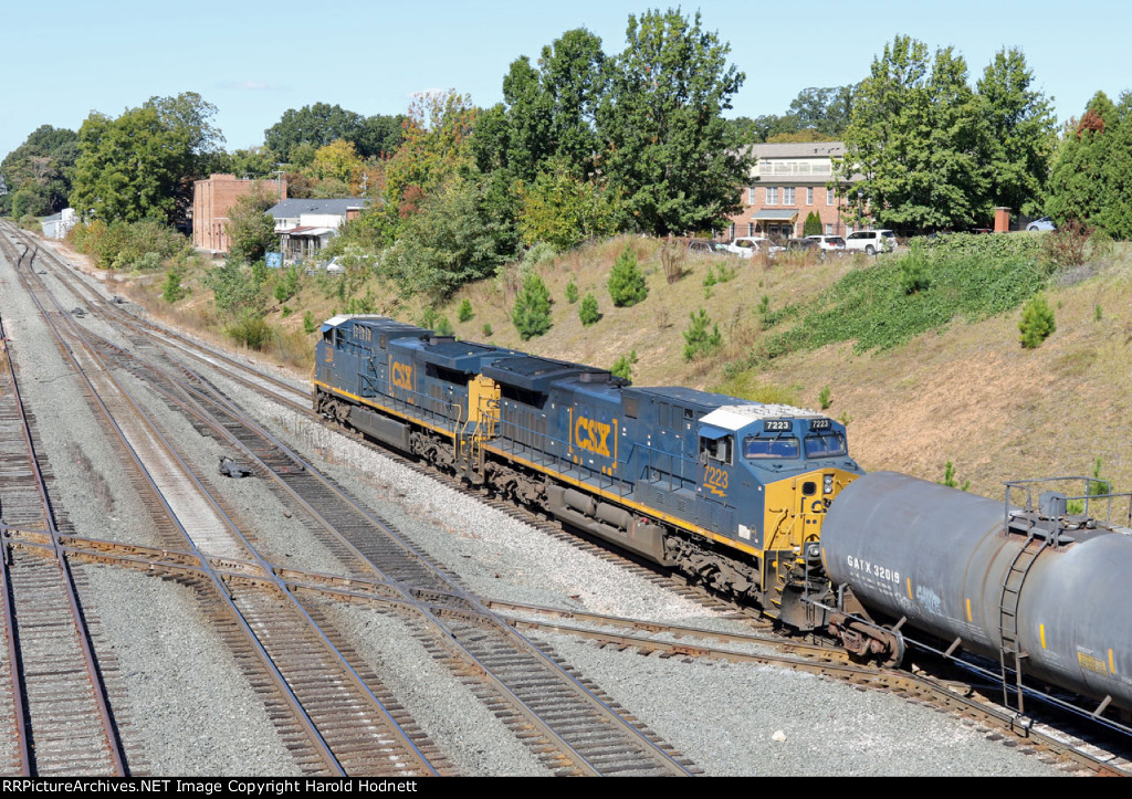 CSX 7223 follows CSX 7209 on train L619-19 at Boylan Junction